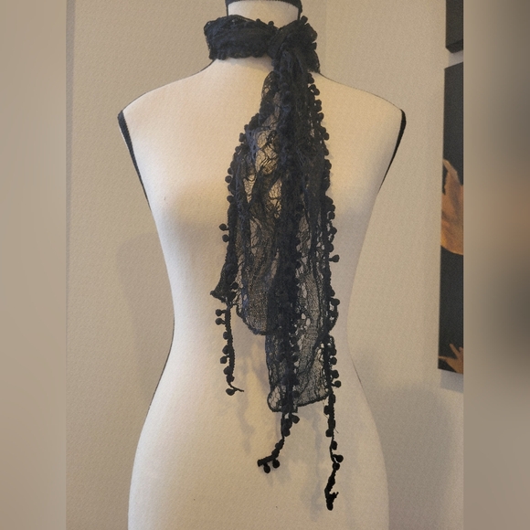 3/$30 Vintage Black Lace Scarf - Picture 6 of 7
